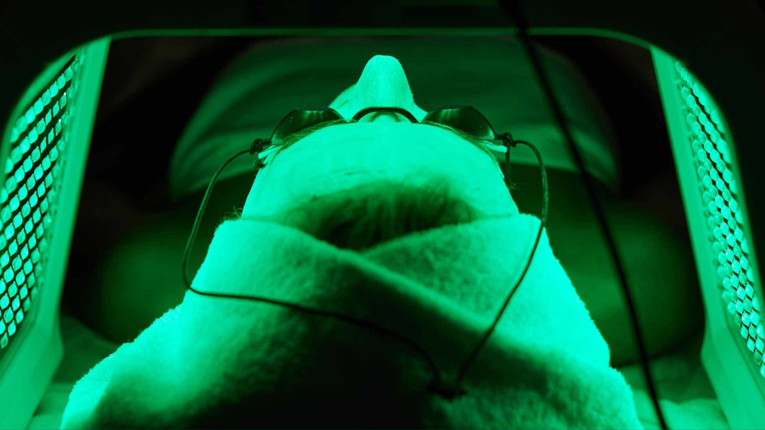 Benefits of Green Light Therapy with Neo Elegance - Neo Elegance Ltd