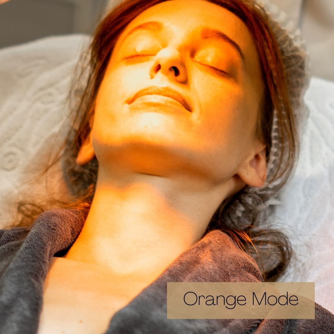 Orange LED Light Therapy in the lumineo